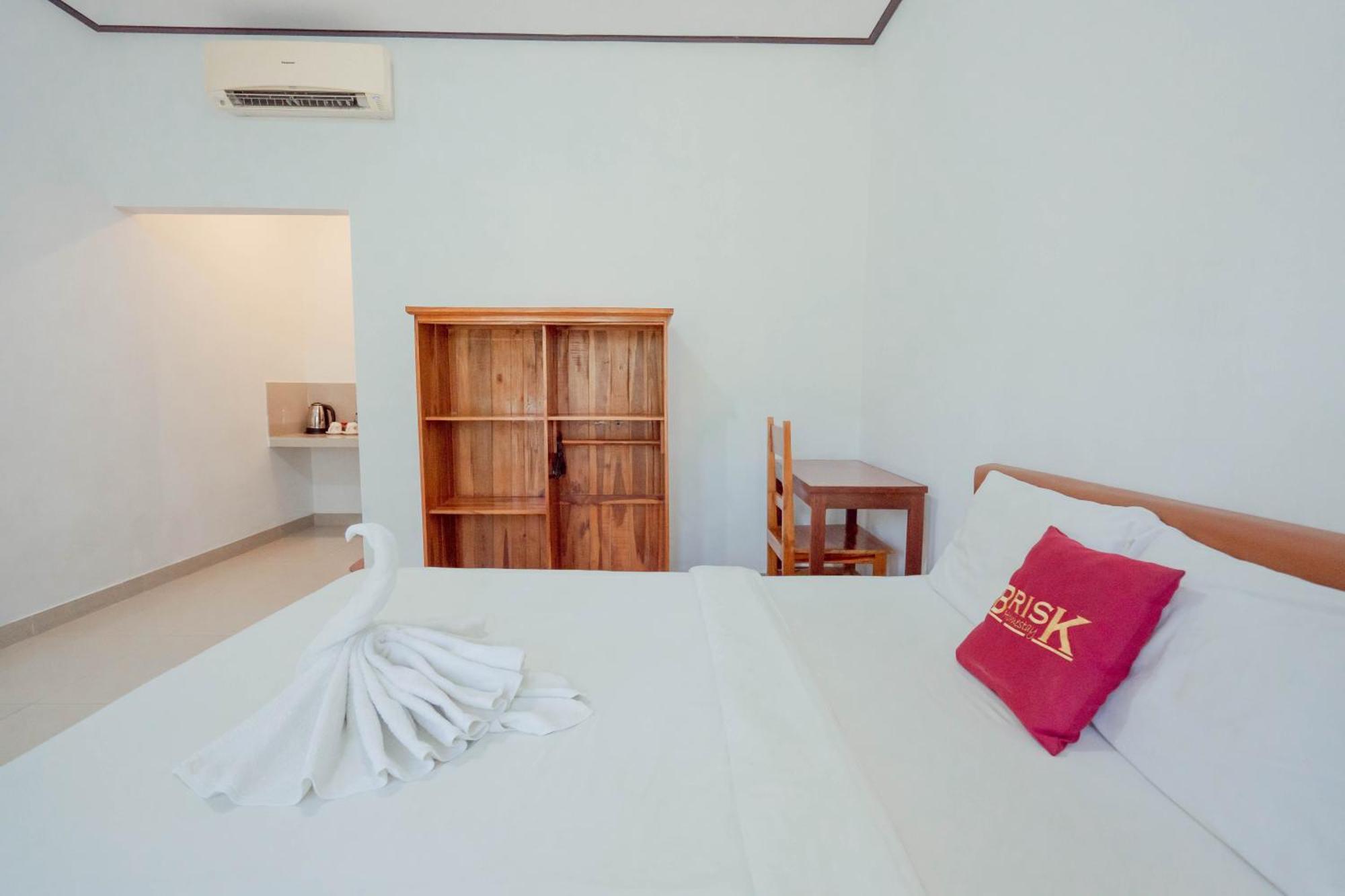 Hotel Brisk At Redpartner